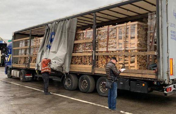 На Львівщині запобігли незаконному вивезенню деревини за кордон