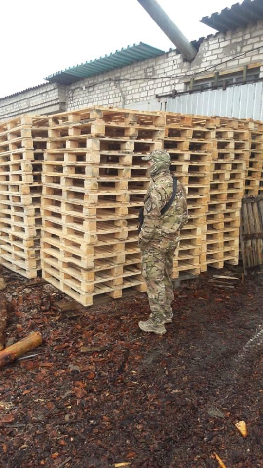 НА ЛУГАНЩИНЕ МУЖЧИНА ОБУСТРОИЛ ПОДПОЛЬНУЮ ПИЛОРАМУ