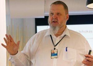 «У нас есть три природных ресурса в Финляндии: вода, древесина и мудрость.  По этой сырьевой базе мы находимся на вершине мира », - сказал профессор VTT Али Харлин.  Фото Марии Мунк-Пихлгрен