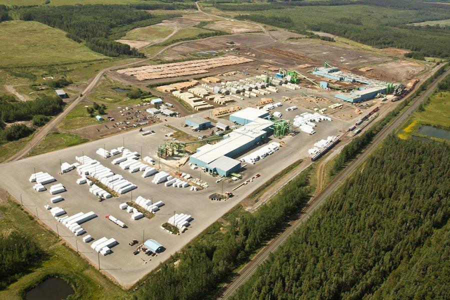 Производство пиломатериалов Canfor WSPF сократилось на 22%