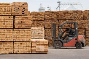 Украина сократила экспорт древесины более чем на семь процентов