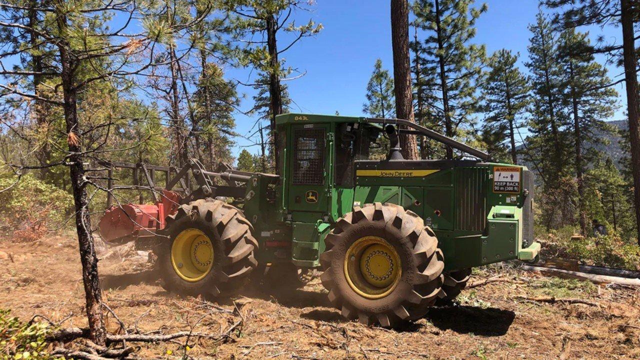You are currently viewing John Deere представляет комплект для оборудования колесных валочно-пакетирующих машин 843L и 843L-II гидравлической системой для мульчирования