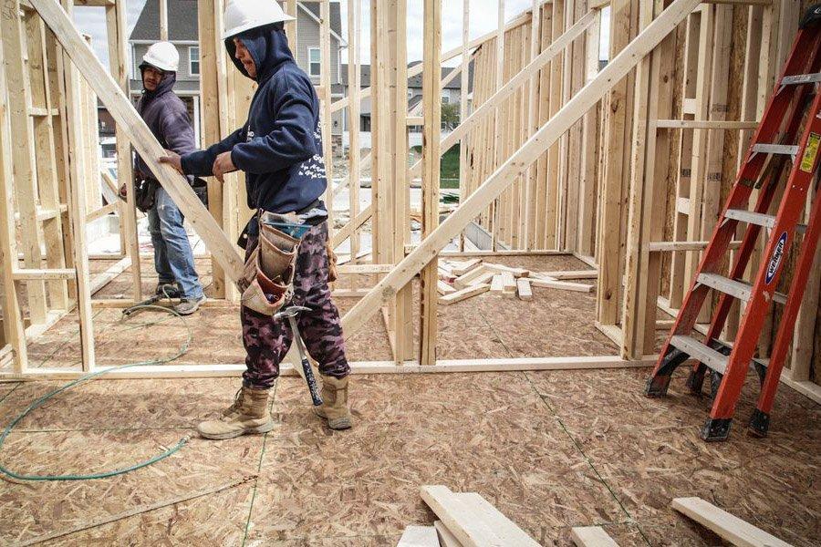 Рекордно высокие цены на пиломатериалы влияют на поставщиков, новые дома, проекты DIY