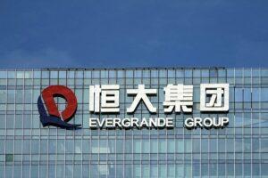 Китайская компания Evergrande нанимает больше консультантов, чтобы помочь справиться с долговыми проблемами
