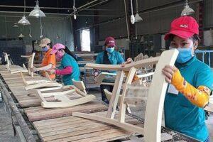 Экспорт древесины Вьетнама сокращается из-за роста инфляции